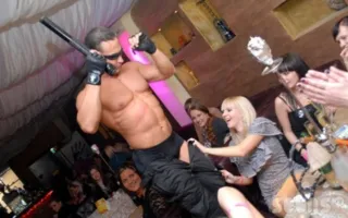 Настоящий девичник с мужским стриптизом в party-bar «Bombay»
