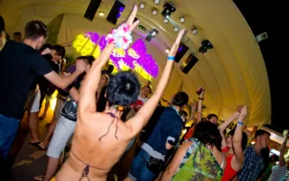 Ночной клуб «Легенда» открылся вечеринкой «Sex on the Beach»