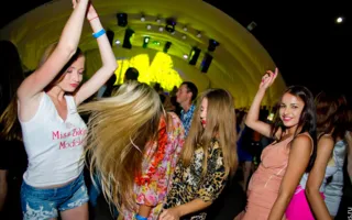 Ночной клуб «Легенда» открылся вечеринкой «Sex on the Beach»
