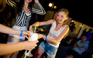 Ночной клуб «Легенда» открылся вечеринкой «Sex on the Beach»