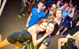 Ночной клуб «Легенда» открылся вечеринкой «Sex on the Beach»