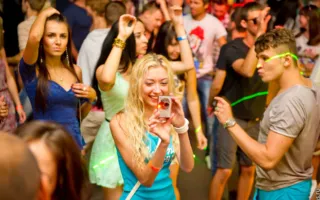Ночной клуб «Легенда» открылся вечеринкой «Sex on the Beach»