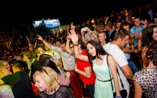 Ночной клуб «Легенда» открылся вечеринкой «Sex on the Beach»