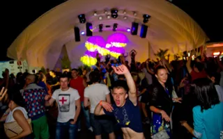 Ночной клуб «Легенда» открылся вечеринкой «Sex on the Beach»