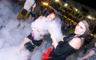 Первая пенная вечеринка в пляжном развлекательном комплексе «Хорошо»