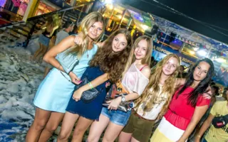 Первая пенная вечеринка в пляжном развлекательном комплексе «Хорошо»