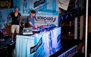 На пляжной вечеринке в «Хорошо» прозвучал яркий саунд от DJ Tokyo