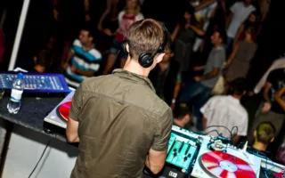 На пляжной вечеринке в «Хорошо» прозвучал яркий саунд от DJ Tokyo