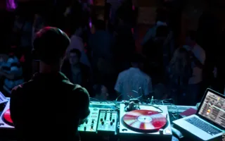 На пляжной вечеринке в «Хорошо» прозвучал яркий саунд от DJ Tokyo