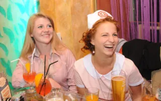 На вечеринке «Medical party» в клубе Севастополя «URU-RU» лечились тем, что доктор прописал, а в тяжелых случаях оздоравливались стриптизом