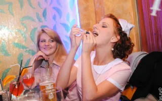 На вечеринке «Medical party» в клубе Севастополя «URU-RU» лечились тем, что доктор прописал, а в тяжелых случаях оздоравливались стриптизом