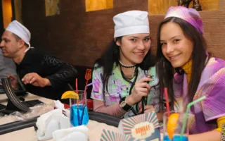 На вечеринке «Medical party» в клубе Севастополя «URU-RU» лечились тем, что доктор прописал, а в тяжелых случаях оздоравливались стриптизом