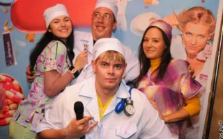 На вечеринке «Medical party» в клубе Севастополя «URU-RU» лечились тем, что доктор прописал, а в тяжелых случаях оздоравливались стриптизом