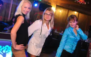 На вечеринке «Medical party» в клубе Севастополя «URU-RU» лечились тем, что доктор прописал, а в тяжелых случаях оздоравливались стриптизом
