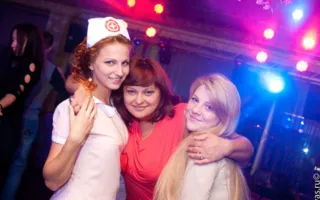 На вечеринке «Medical party» в клубе Севастополя «URU-RU» лечились тем, что доктор прописал, а в тяжелых случаях оздоравливались стриптизом