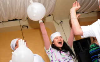 На вечеринке «Medical party» в клубе Севастополя «URU-RU» лечились тем, что доктор прописал, а в тяжелых случаях оздоравливались стриптизом