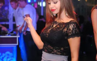 На вечеринке «Medical party» в клубе Севастополя «URU-RU» лечились тем, что доктор прописал, а в тяжелых случаях оздоравливались стриптизом