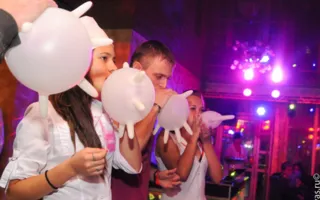На вечеринке «Medical party» в клубе Севастополя «URU-RU» лечились тем, что доктор прописал, а в тяжелых случаях оздоравливались стриптизом