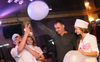 На вечеринке «Medical party» в клубе Севастополя «URU-RU» лечились тем, что доктор прописал, а в тяжелых случаях оздоравливались стриптизом