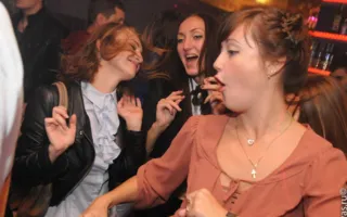 На вечеринке «Medical party» в клубе Севастополя «URU-RU» лечились тем, что доктор прописал, а в тяжелых случаях оздоравливались стриптизом