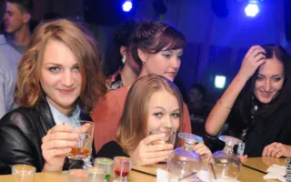 На вечеринке «Medical party» в клубе Севастополя «URU-RU» лечились тем, что доктор прописал, а в тяжелых случаях оздоравливались стриптизом