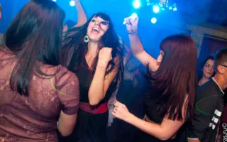 На вечеринке «Medical party» в клубе Севастополя «URU-RU» лечились тем, что доктор прописал, а в тяжелых случаях оздоравливались стриптизом