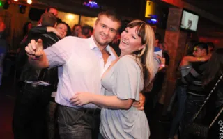 Вечеринка «Пятница-развратница» в клубе Севастополя «УРУ-РУ»: мужской стриптиз, откровенные наряды девушек, конкурсы и танцы