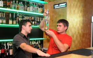 Вечеринка «Пятница-развратница» в клубе Севастополя «УРУ-РУ»: мужской стриптиз, откровенные наряды девушек, конкурсы и танцы