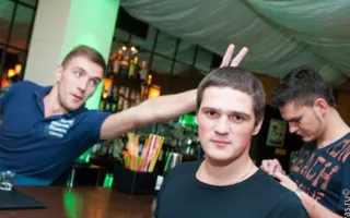 Вечеринка «Пятница-развратница» в клубе Севастополя «УРУ-РУ»: мужской стриптиз, откровенные наряды девушек, конкурсы и танцы