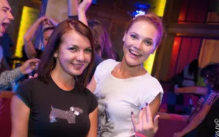 Вечеринка «Пятница-развратница» в клубе Севастополя «УРУ-РУ»: мужской стриптиз, откровенные наряды девушек, конкурсы и танцы