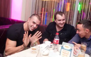 Вечеринка «Пятница-развратница» в клубе Севастополя «УРУ-РУ»: мужской стриптиз, откровенные наряды девушек, конкурсы и танцы