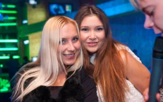 Вечеринка «Пятница-развратница» в клубе Севастополя «УРУ-РУ»: мужской стриптиз, откровенные наряды девушек, конкурсы и танцы