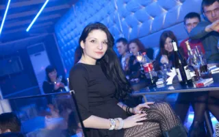 В ночном клубе «Le Roi» посетителям показали захватывающее эротическое шоу с женским и мужским стриптизом