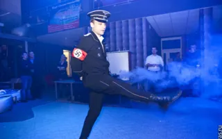В ночном клубе «Le Roi» посетителям показали захватывающее эротическое шоу с женским и мужским стриптизом