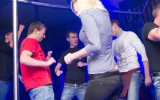 Эротическое шоу с мужским стриптизом в ночном клубе Севастополя «Le Roi»