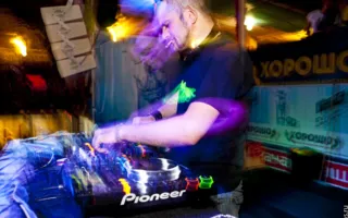 DJ Конь в очередной раз продемонстрировал неповторимый клубный стиль в Севастополе