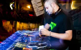 DJ Конь в очередной раз продемонстрировал неповторимый клубный стиль в Севастополе
