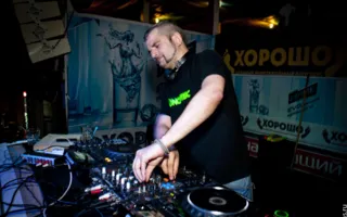 DJ Конь в очередной раз продемонстрировал неповторимый клубный стиль в Севастополе