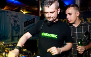 DJ Конь в очередной раз продемонстрировал неповторимый клубный стиль в Севастополе