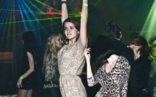 В ночном клубе Zeppelin состоялась вечеринка студентов МГУ — предновогодний бал-маскарад