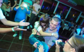 Школьная вечеринка в клубе «УРУ-РУ»