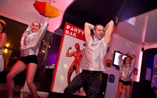«Ромашки спрятались, х... расцвели» — праздник весны в «Party Bar 13»