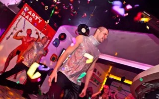 «Ромашки спрятались, х... расцвели» — праздник весны в «Party Bar 13»