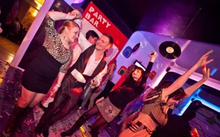 «Ромашки спрятались, х... расцвели» — праздник весны в «Party Bar 13»