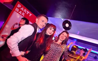 «Ромашки спрятались, х... расцвели» — праздник весны в «Party Bar 13»