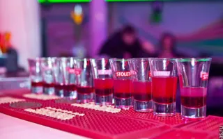«Ромашки спрятались, х... расцвели» — праздник весны в «Party Bar 13»