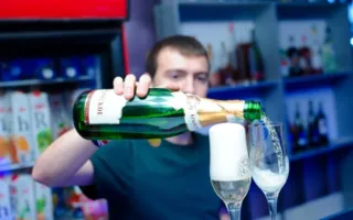 Аристократический мужской стриптиз в ночном клубе «Le Roi» от титулованного пол-дэнсера