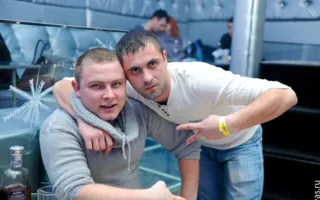 Аристократический мужской стриптиз в ночном клубе «Le Roi» от титулованного пол-дэнсера