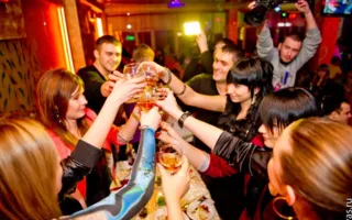 Субботняя развратная вечеринка в клубе «Уру-ру»: два стриптиза в одном эротическом шоу!