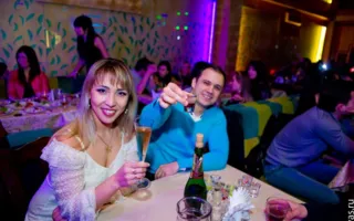 Субботняя развратная вечеринка в клубе «Уру-ру»: два стриптиза в одном эротическом шоу!